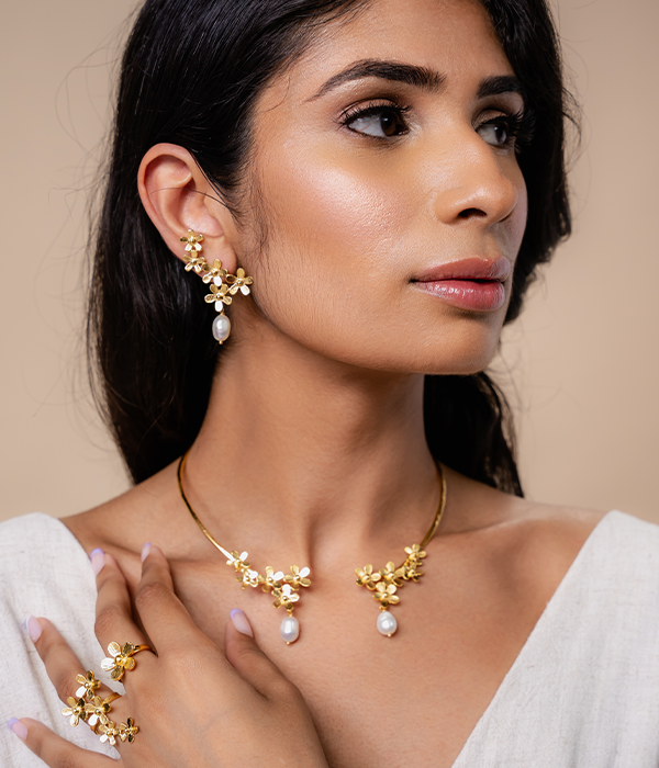 Daisy Branch Necklace